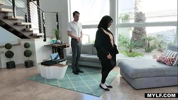 Milf Arab Menggila Menginginkan Kontol Muda – Kylie Kingston