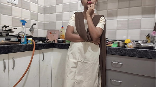 भड़कीले कॉलेज की देसी बेबी घर आते ही अपने सौतेले भैया के साथ गरमा-गरम मज़ा लेने लगी