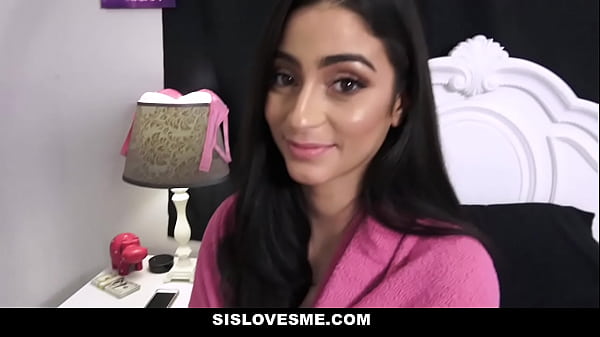 Kakak Tiriku Yang Nakal: Jasmine Vega Dibayar Demi Mengisap Kontolku
