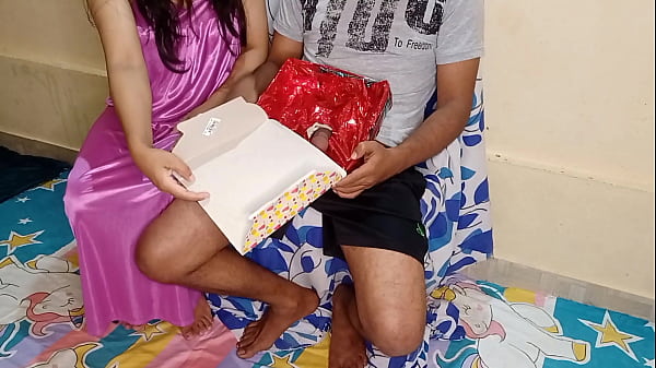 Ibu Tiri India Dapat Kejutan Kue Spesial Di Ulang Tahun Dengan Suara Seru Hindi