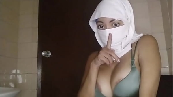 Istri Muslim Arab Gatel Masturbasi Basah Berdesahan Diam-diam Saat Suami Pergi