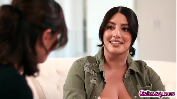 Sarah Arabic Nekat Bayar Kunjungan Ke Mantan Komandannya Casey Calvert, Sambil Mengaku Kalau Nafsu Dan Hasratnya Membara Untuk Sang Perwira Itu.