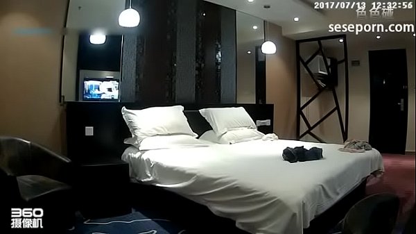 Tante Girang Tiongkok Menggoda Di Kamar Hotel (rekaman Kamera)
