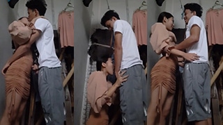 Kakak Dan Adek Main Saat Rumah Sepi