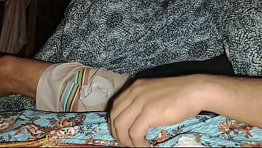 Malam Ini, Ibu Tiri Nikmatin Banget, Jari Masuk Ke Dalam Sampai Keluar Air Manis.