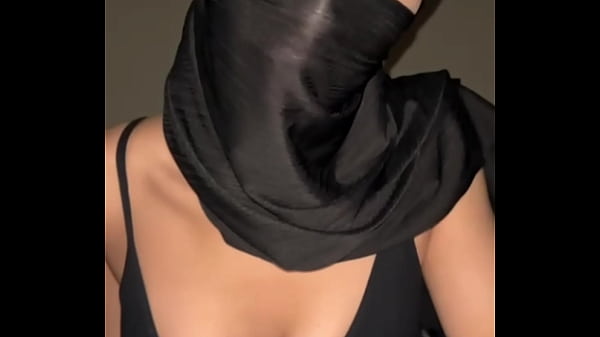 Best Arab, Muslim, Hijabo Boobs → Nampol Banget Nih, Si Arab Muslimah Berhijab, Toketnya Bikin Ngiler.
