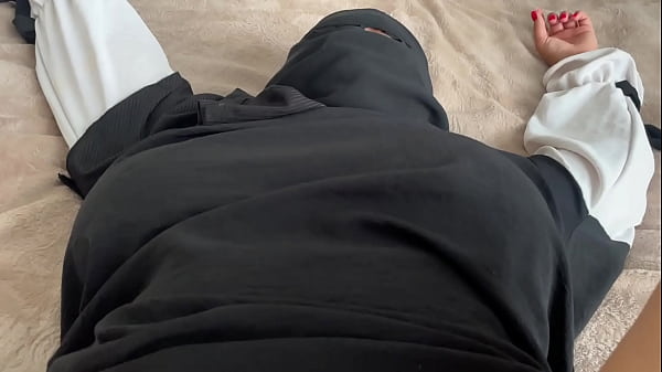 Pelayan Bersih Arab Bikin Klien Terangsang Dengan Memek Ketat Dan Payudara Besar