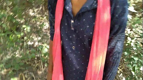 Desi Panas Di Luar Rumah, Pacar Digoyang Keras Gaya Doggy Sama Cowoknya
