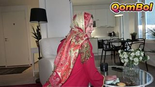 Menggoda Adik Tiri Berhijab Usai Ia Merapikan Rumah
