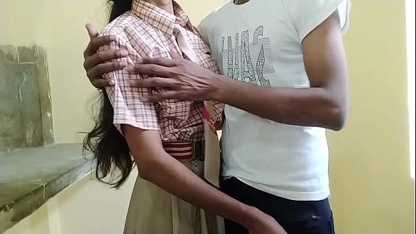 Cewek Sekolah Desa 18 Tahun Digenjot Sama Pacarnya Di Kelas, Crot Di Dalem