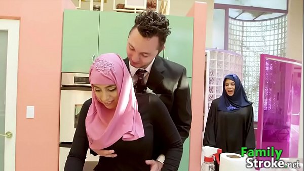 Arab Tiri Yang Menggoda, Dihardik Kakak Tiri Dengan Kontolnya
