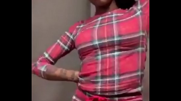 Tante Asian Doll Goyangin Pantat Montoknya Di Instagram Live Sambil Nyanyi Lagu Baru, Mulutnya Ngebut Gerak-gerak Bikin Makin Liar.