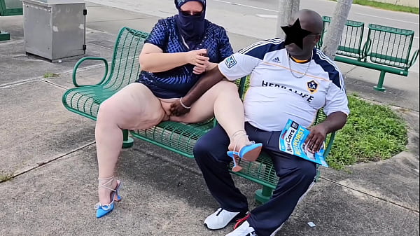 Milf Berhijab Bbw Biarkan Pria Asal Di Halte Bus Muncrat Dua Kali Di Bibir Tebal Memeknya (luar Ruangan Publik)