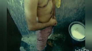 Bini Kakak Kepergok Liat Adik Ipar Lagi Colok Memek Di Kamar Mandi