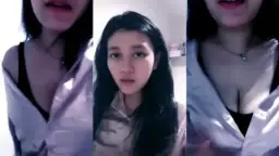 Elvira Pamer Belahan Dada, Godain Mata Liar Sebelum Tidur.