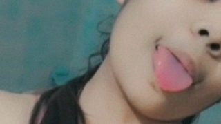 India Randinya Yang Montok, Puting Susunya Yang Lembut Kelihatan Menggoda.