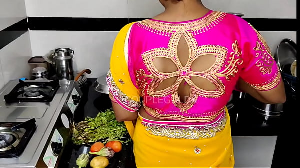 Mama Mertua Lagi Digenjot Adik Ipar Di Dapur, Sementara Mami Pergi Ke Pasar.