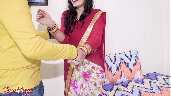 Desi Bhabhi Ditegor Kontol Keras Dari Belakang Abis Ngeblowjob Dalem. Video Bokep Hindi.