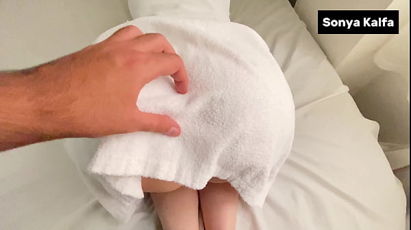 Ibu Tiri Seksi Digebrak Abis Renang.