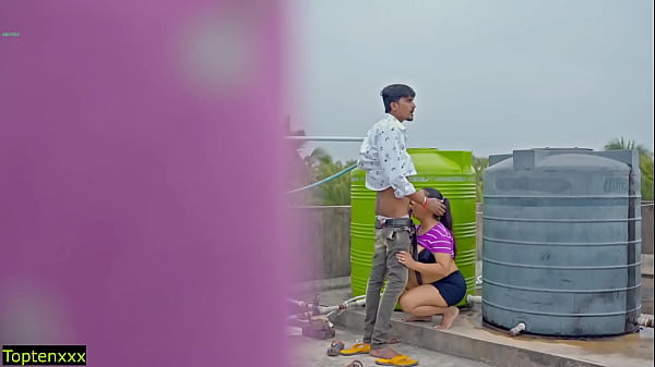 Berondong Lagi Ngewe Di Atap Rumah, Jangan Mancing Sial, Jangan Keluarin Dalem Memek!
