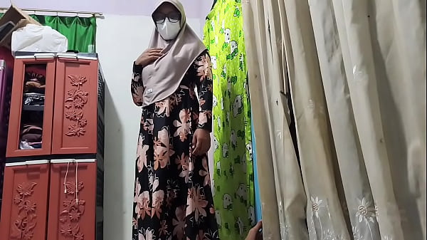 Guru Montok Grebek Murid Lagi Colok, Langsung Diajak Crot Bareng
