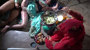 Ibu Tiri Dapur Xxx, Masakan India, Ibu Tiri Desi, Gaya Hot Di Dapur, Bikin Ngilu.