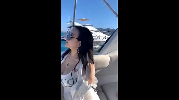 Cewek China Kelihatannya Sih, Tapi Bikin Ngilu Dan Menggoda Banget.