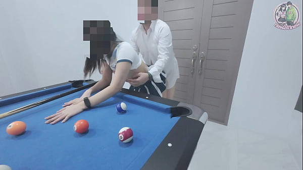Cewek Thailand Manjat Meja Biliar, Langsung Digenjot Keras Sampe Meraung!
