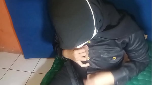 Satpam Cewek Sange Colmek Sampe Muncrat Banjir, Gak Tahan Lagi!