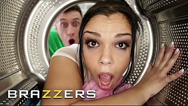 Brazzers – Cewek Macet Situasi, Kena Gede-gedean Sama Bintang Porno Paling Hot