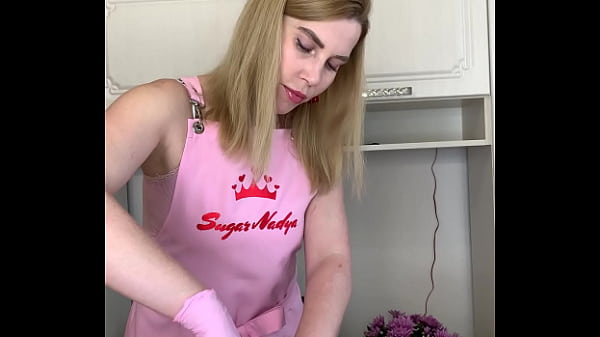 Rusia Milf Seksi Lagi Waxing Kontol Bulu Lebat