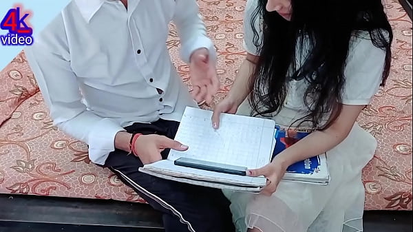 Cewek-cewek Kampus India Lagi Mainin Kontol Desi Sambil Ngomong Hindi Panas, Ngewe Sampe Muncrat.