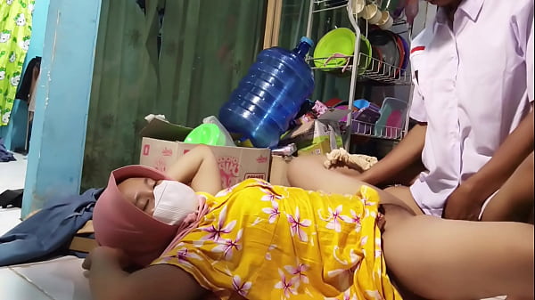 Mau Berangkat Sekolah Malah Di Ajak Ngentot Sama Ibu Tiri, Pagi-pagi Udah Panas.