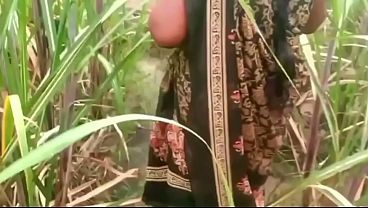 Ibu Tiri Sama Anak Tiri Ngentot Di Luar Rumah Kampung.