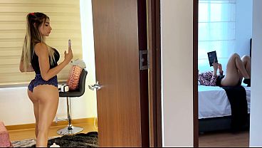 Ibu Mertua Seksi! Dengar Desahan Dari Kamar Sebelah, Dia Langsung Basah Dan Mainin Diri Sendiri!