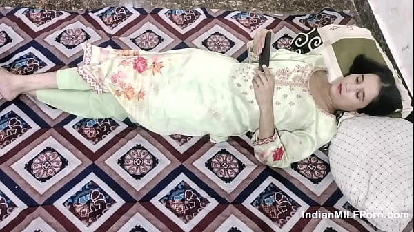 Cewek India Nonton Bokep Di Hp, Digebukin Abis-abisan Sama Kakak Tiri – Suara Hindi