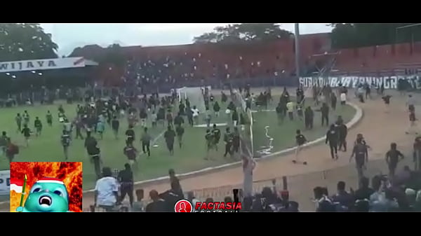 Budaya Baku Hantam Versi Suporter Indonesia, Maki-maki Sambil Grepe-grepe, Bikin Mampus.