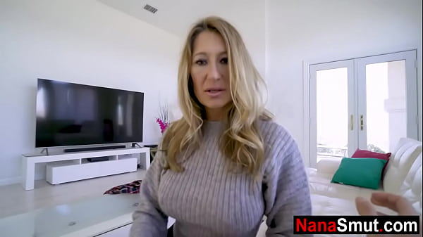 Nenek Tiri Yang Lagi Horny Minta Dikocok Sama Cucu Tiri