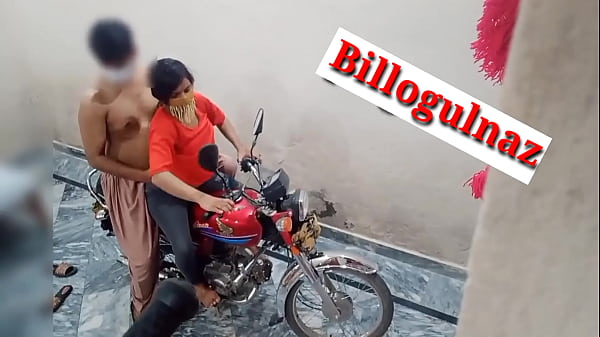 Teman Ngewein Hot Xxx Di Atas Motor, Suara Hindi Bikin Makin Basah.