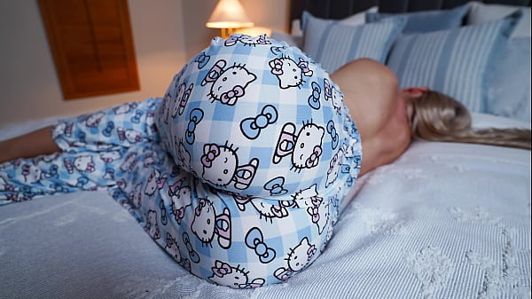 Ibu Tiri Bangun Pagi Ngelihat Kontol Keras Anak Tiri, Bantu Tante Montok Cepet Crot, Santai Aja Beb.