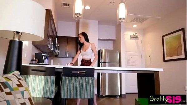 Step Bocah Nakal, Kakak Tiri Ngeliat Kontol Masuk, Eh Malah Minta Lagi S9:e4