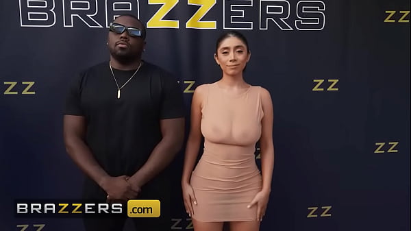 Brandol – Violet Myers Pamer Lubang Pantat Ke Paparazi