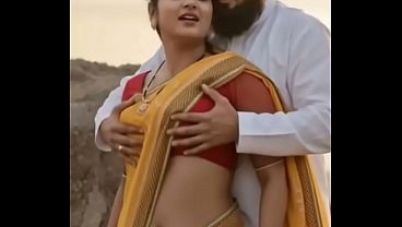Desi Bhabhi Saree Me Boobs Dabake Bistar Pe Romance Kare