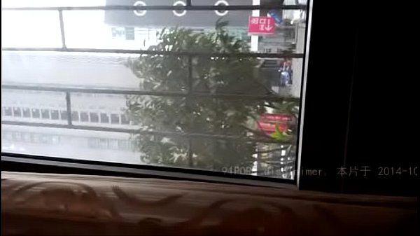 中国人浩哥在饭局上干了他闺蜜的炮友，桌下偷偷操得她腿软。