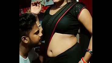 Desi Bhabhi Saree Navel Panas, Bibir Basah, Minta Digojlok