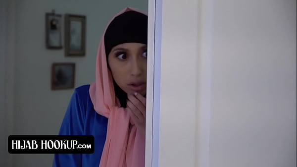 Penuh Nafsu, Ngentot Si Cantik Berhijab Bokong Sempurna, Memek Sempitnya Digebukin Instruktur Bejat.