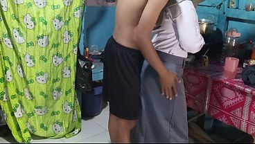 Ngentot Adik Ipar Di Dapur, Makin Panas Pas Dia Siap-siap Berangkat Sekolah.