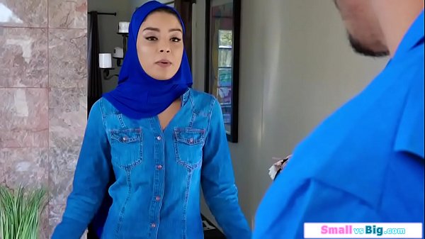Gadis Arab Digebuk Dua Pria Besar, Ngerasain Kontol Gede Sampai Mampus