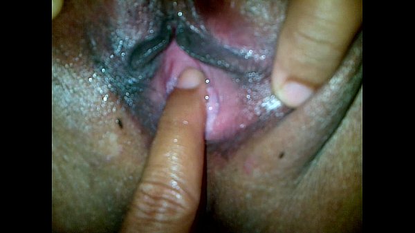 Mami Indonesia Montok, Pantat Gede, Memek Basah Kena Colok Empat Jari, Digenjot Keras Sampai Meraung.
