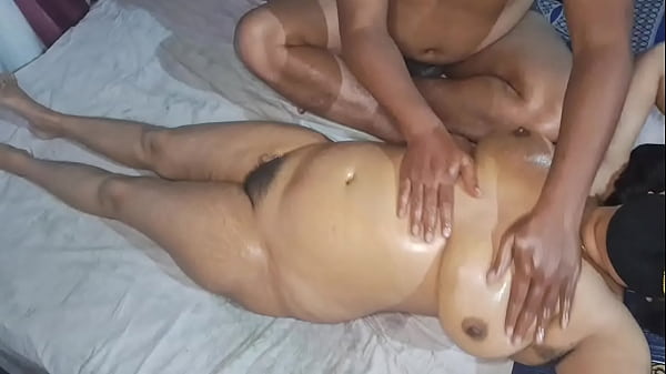 Desi Bhabhi Bugil Total Dipijat Sampai Erotis